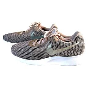 NIKE Tanjun Lightweight & Breathable Sneakers for Women, Rose/Silver, Size 9